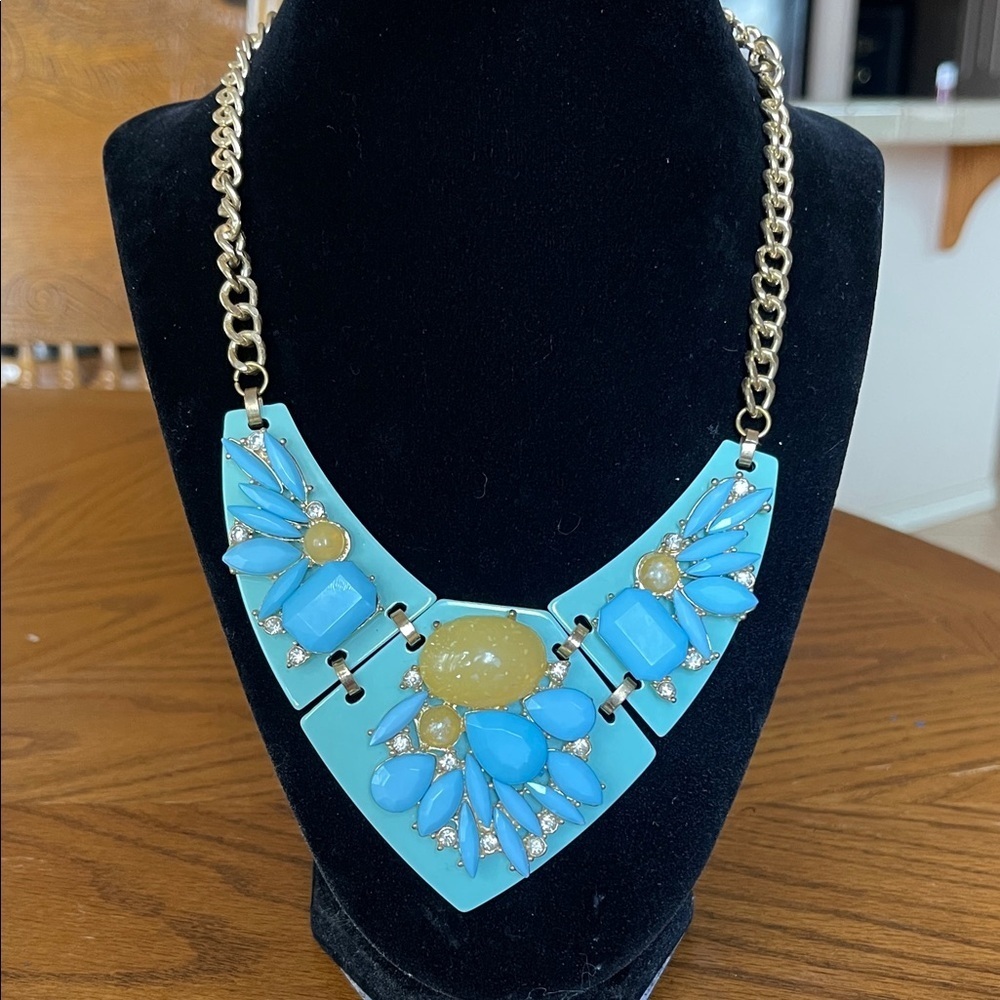 Elegant Blue and Gold Statement Necklace